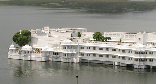 Movie hotel James Bond “007 Octopussy” – The Lake Palace Hotel / Udaipur / India