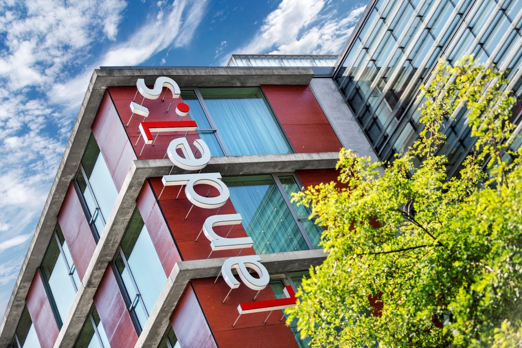 Hotel-andels-Prague-Exterior-4-Legi-2013-small