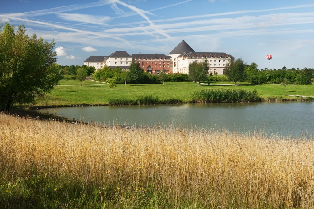 Magic Circus - exterior - lake